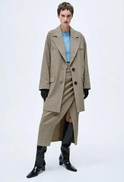 Imagen secundaria 2 - Estos conjuntos con estampado de cuadros de chaqueta y pantalón o falda son lo que necesitas este otoño sí o sí (para que solo tengas que pensar en los accesorios)