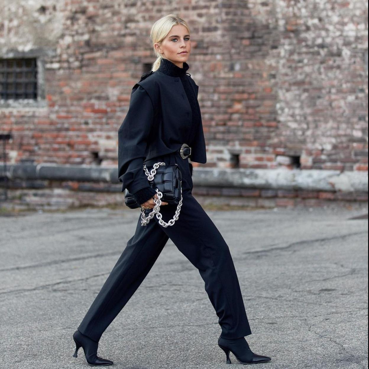 El comodín infalible para todos tus looks es la chaqueta negra y hemos fichado tres que combinan con todo