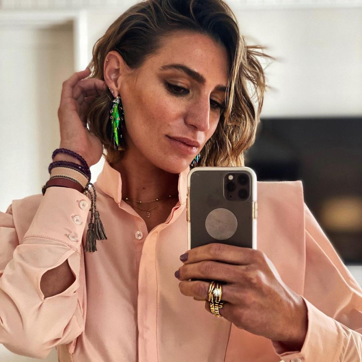 Pincha en la imagen para conocer las mejores cremas de noche para que te levantes con la cara descansada. 