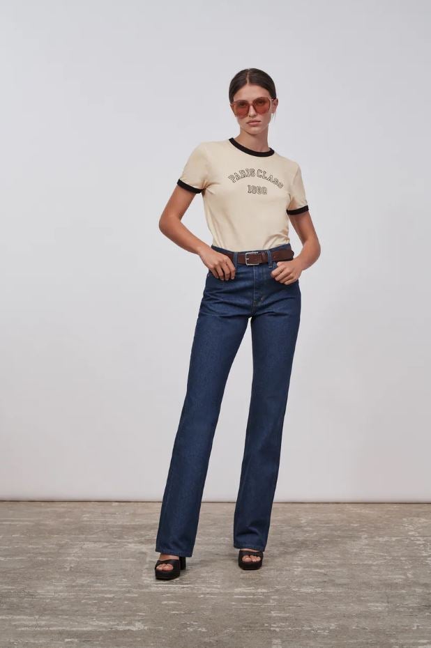 Los vaqueros clásicos como estos de Zara siempre son un salvavidas cuando no sabemos qué ponernos. Cuestan 15.99 euros en los Special Prices.