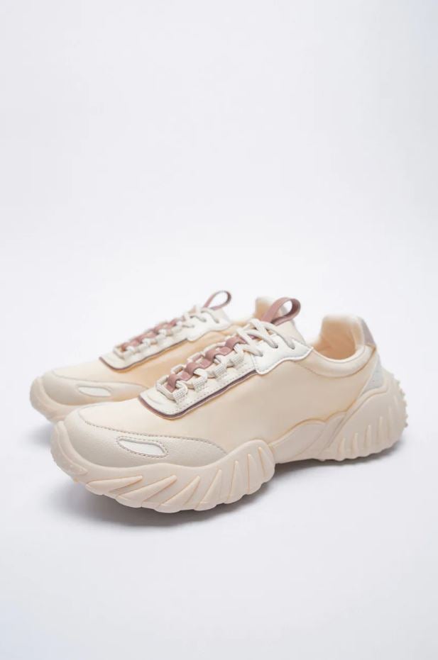 Las zapatillas 'ugly' vuelven una temporada más al lujo y, por supuesto, tienen sus copias en el low cost, como estas con suela maxi de Zara, rebajadas a 19.99 euros en los Special Prices.