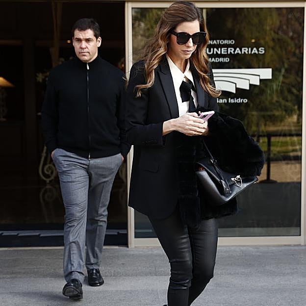 Imagen principal - De sus pantalones efecto piel favoritos al look de invitada más impresionante: los looks de Margarita Vargas que la convierten en un icono de estilo