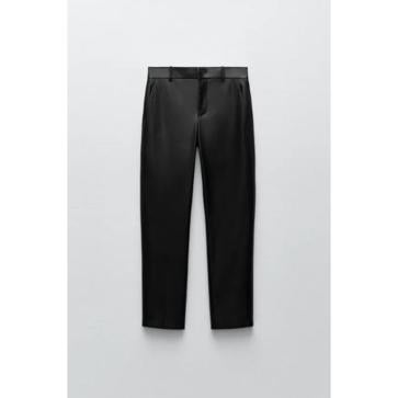 Imagen secundaria 1 - De sus pantalones efecto piel favoritos al look de invitada más impresionante: los looks de Margarita Vargas que la convierten en un icono de estilo