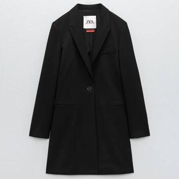 Imagen secundaria 1 - Blazer negra 99,95 euros / Camisa denim 29,95 euros / Jeans tailored 39,95 euros