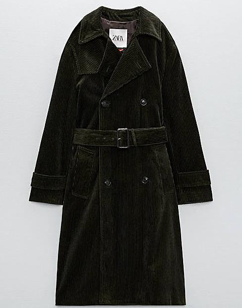 Imagen principal - Trench de pana 89,95 euros / Jersey cashmere 129 euros / Jeans cigarette 39,95 euros