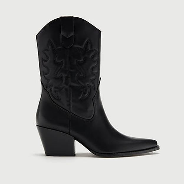 Imagen principal - Cowboy, engomadas o track: Lefties tiene baratísimas las botas tendencia del momento