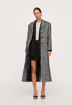 Imagen secundaria 2 - Un traje de chaqueta crema, un abrigo azul noche y un vestido negro: la nueva colección de Mango con esta influencer escandinava tiene los básicos de oficina perfectos