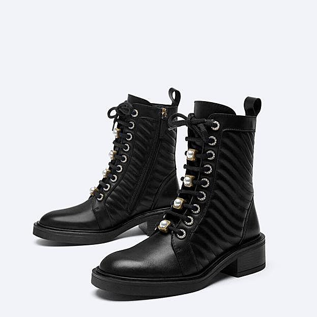 Imagen principal - Las perlas conquistan el armario de esta temporada y estas prendas y accesorios de Uterqüe demuestran que es el adorno más elegante para elevar tus looks