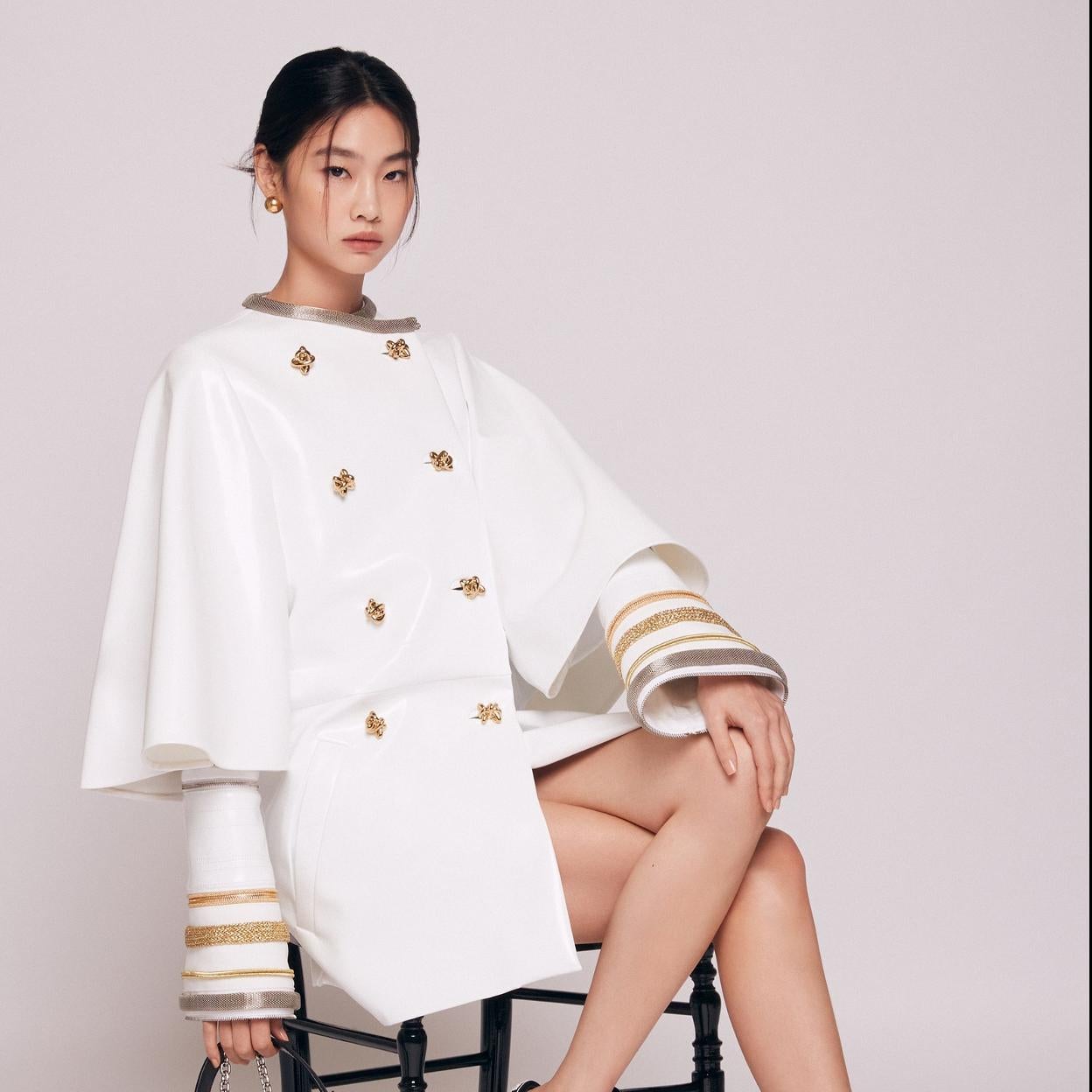 Imagen oficial de Jung HoYeon como nueva embajadora de Louis Vuitton