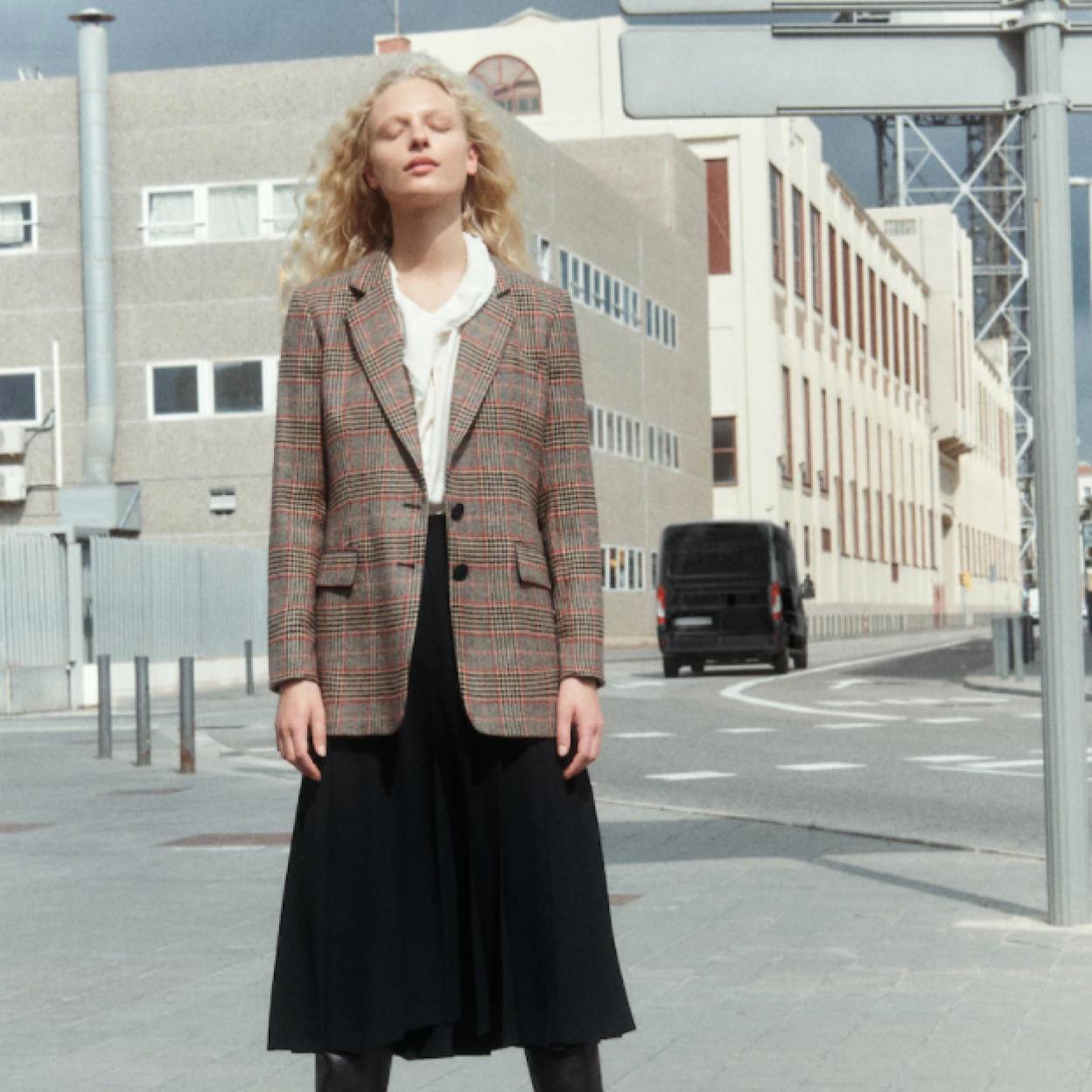 La americana que va a transformar tus looks de oficina o con vaqueros está en Massimo Dutti (y la queremos ya)