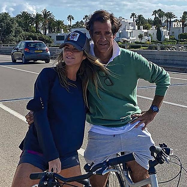 Divorciado, padre de familia numerosa, mayor que ella y empresario: así es Fernando Ligues, el nuevo amor de Amelia Bono