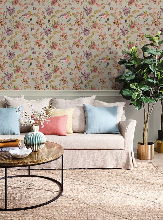 Este papel pintado con motivos de hojas y pájaros, desde 39.95 euros el rollo.