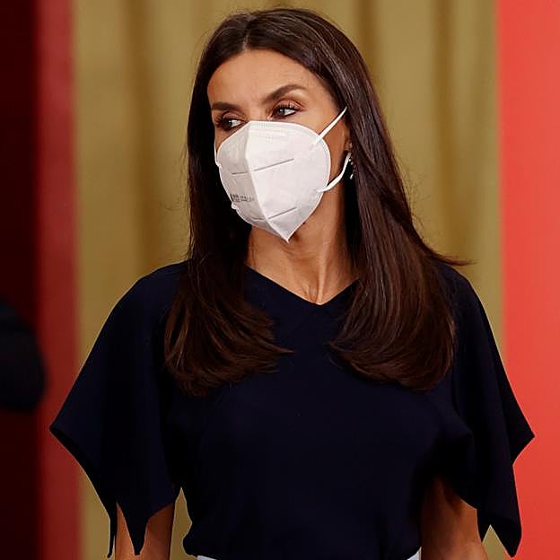 El baño de color con extra de brillo de la Reina Letizia que funciona como cambio de look sin teñirse el pelo