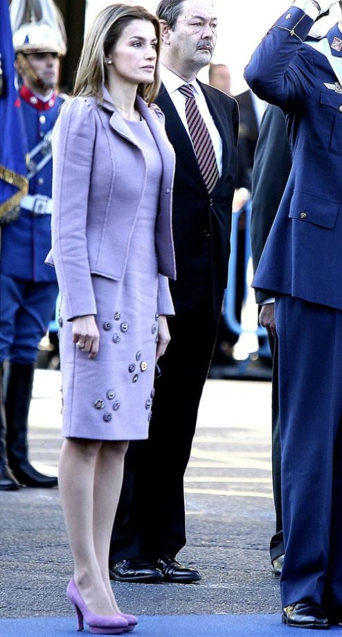 Durante sus primeros años como Princesa de Asturias, doña Letizia fue fiel a Varela... y a l os 'Letizios', unos zapatos de tacón altísimo y plataforma vista que Magrit  creaba para ella a petición de su diseñador de cabecera, para conjuntar con cada uno de sus looks.
