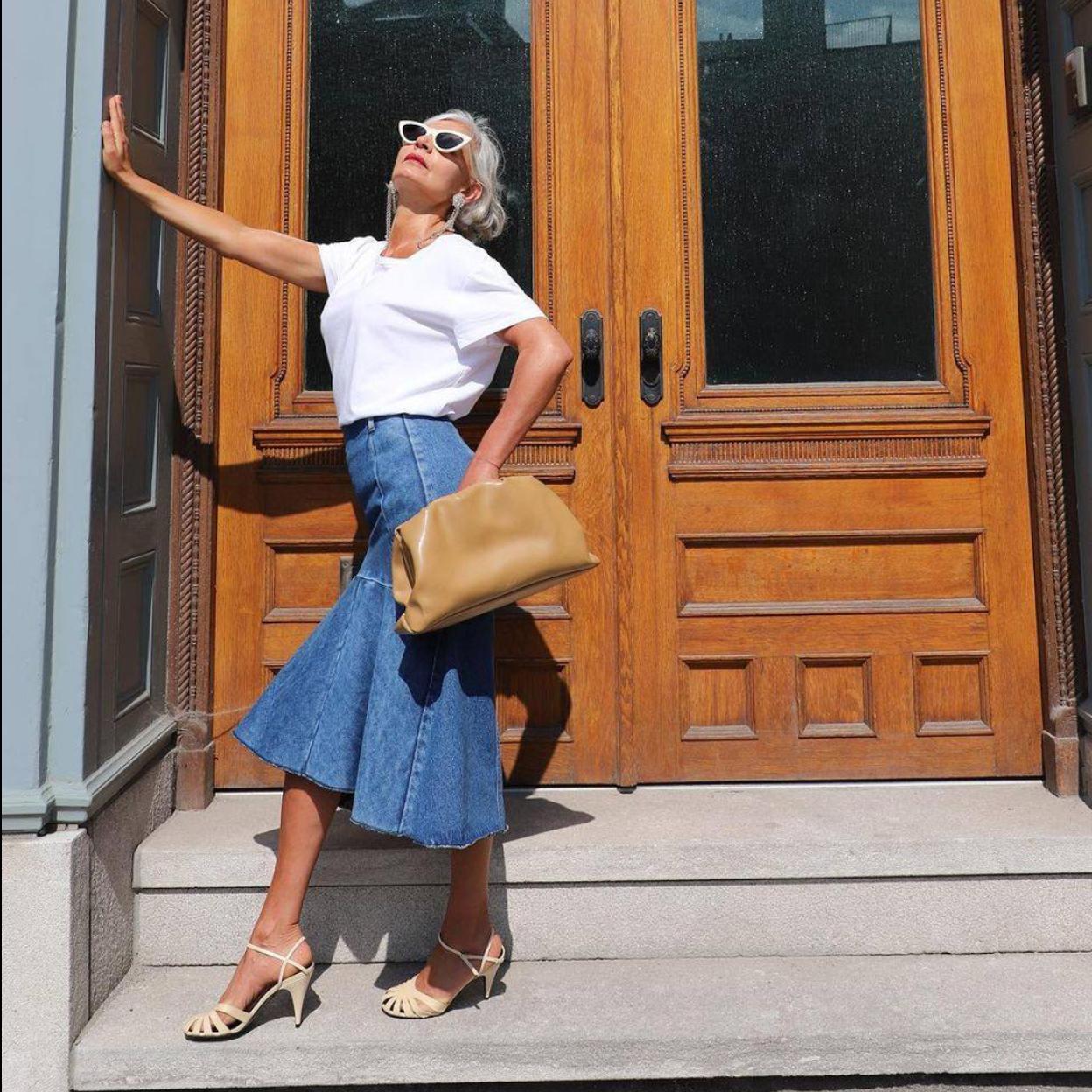 Pincha en la imagen para ver Vestidos, chalecos, pantalones, gabardinas: estás son las prendas efecto piel más elegantes que acaban de llegar a Zara y a Mango