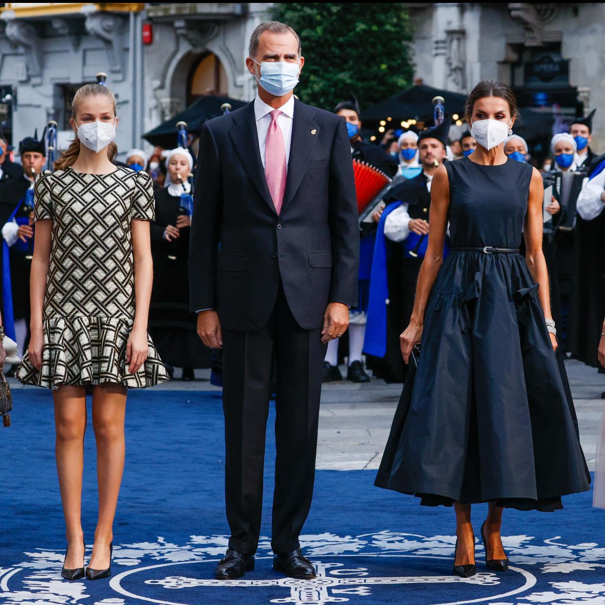 Pincha en la foto para ver todos los looks de la Reina Letizia en los Premios Princesa de Asturias