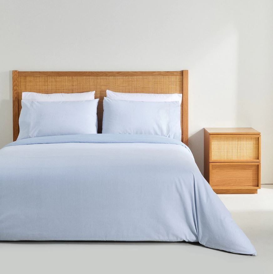 Este juego de almohadas y funda de edredón nórdica en algodón, de El Corte Inglés (desde 29.95 euros).