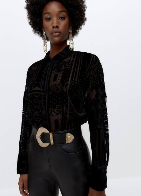 Imagen - La camisa devorada tiene una aberutra frontal con tapet