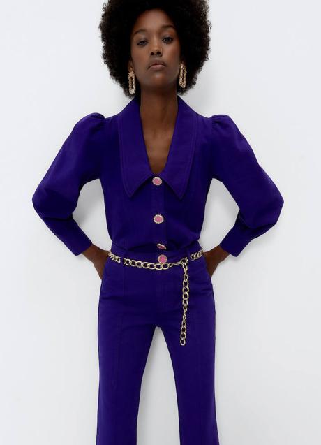 Imagen - La camisa de tejido denim es de color lila