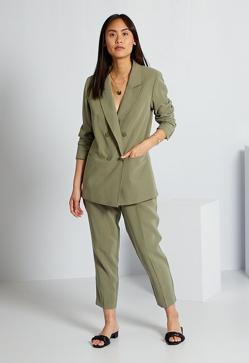 Imagen secundaria 2 - Ni marrón ni negro, el traje de chaqueta que te pondrás a diario y con el que triunfarás seguro es verde oliva