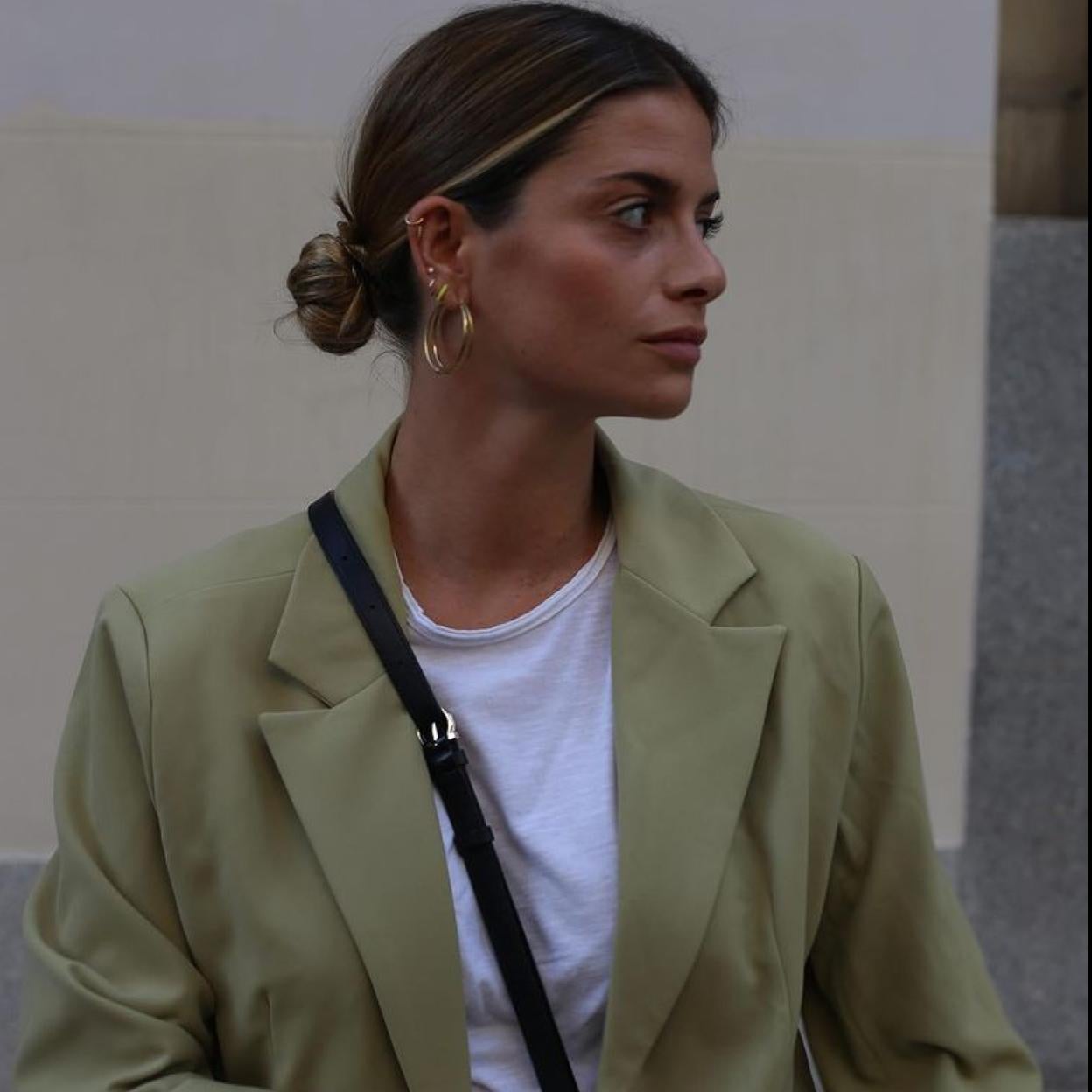 Pincha en la imagen para ver todas las blazers y americanas de Zara, Bershka y Mango que van a marcar las tendencias de este otoño.