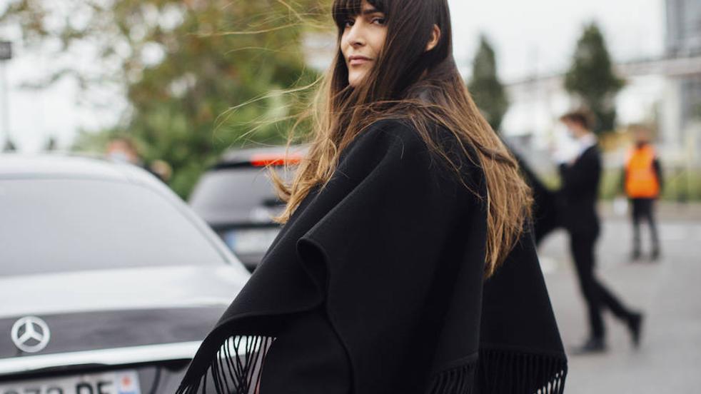 Acolchados, estampado de cuadros, flecos: las capas y ponchos son el abrigo más cómodo y estiloso de este otoño-invierno que llega al low cost