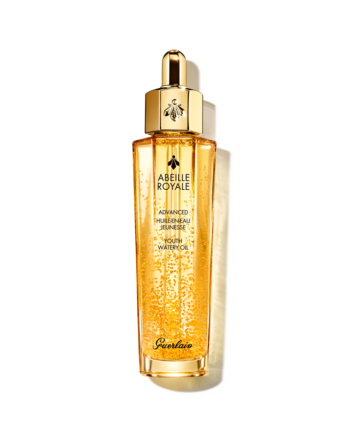 Compuesto por un 95% de ingredientes derivados de la naturaleza, su fórmula está enriquecida con microperlas activas para hidratar y redensificar la piel.