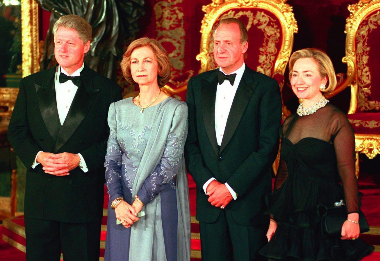 La Reina Sofía junto a don Juan Carlos y el matrimonio Clinton, durante un encuentro oficial en 1997.