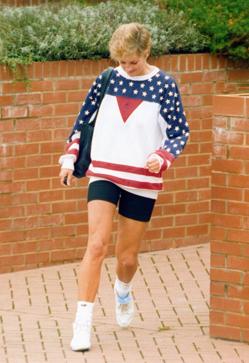 Imagen secundaria 2 - Looks de Lady Di con sudadera.