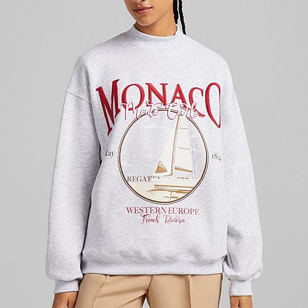 Imagen principal - Sudaderas retro, la tendencia que triunfa entre las influencers (y que combinan de maravilla) que ya ha llegado al low cost