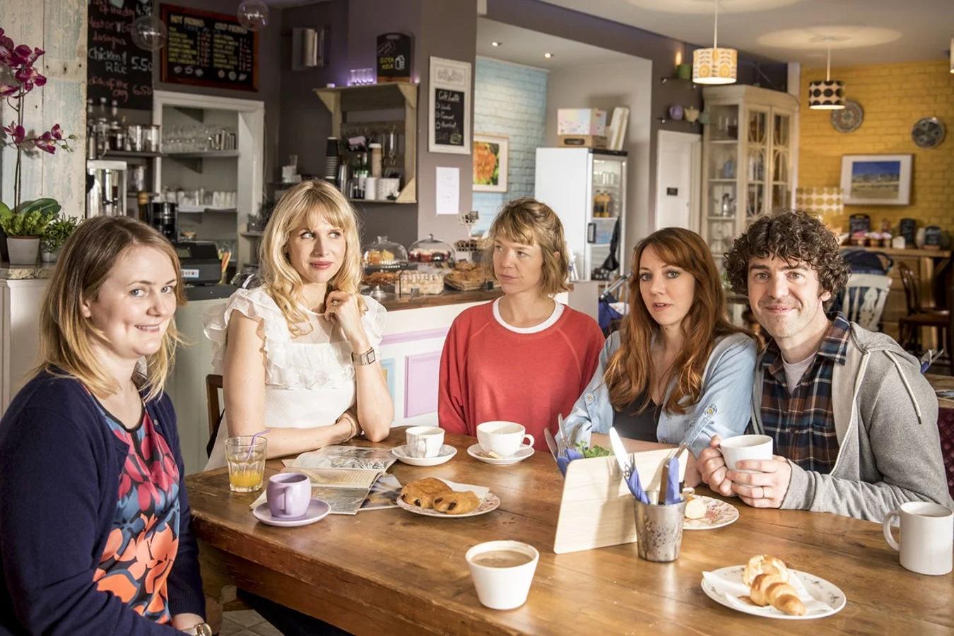 En la tercera temporada, la anciana madre de Julia, Marion, se ha mudado a su casa debido a su mal estado de salud. El único resquicio de esperanza para este horror es Gerry, el nuevo constructor de Julia, que como buen DILF (Dad I'd Like to Fuck) acaba convirtiéndose en su 'crush'. Mientras tanto, Amanda se enfrenta a la humillación del divorcio de Johnny, Liz se lanza de nuevo al mundo del trabajo, y Kevin lo intenta todo para reavivar la chispa con su esposa Jill. Meg, que es una mujer de alto nivel, se enfrenta a grandes problemas de salud y Anne tiene que lidiar con una familia en crecimiento. Todo esto mientras las madres se enfrentan al Día de la Madre, a la inminente elección de escuelas secundarias, a una pandemia de liendres y al viaje escolar del infierno.