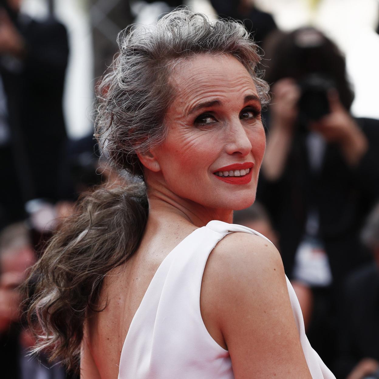 Pincha en la imagen para ver las famosas que han dicho sí a las canas (y así es como las llevan).