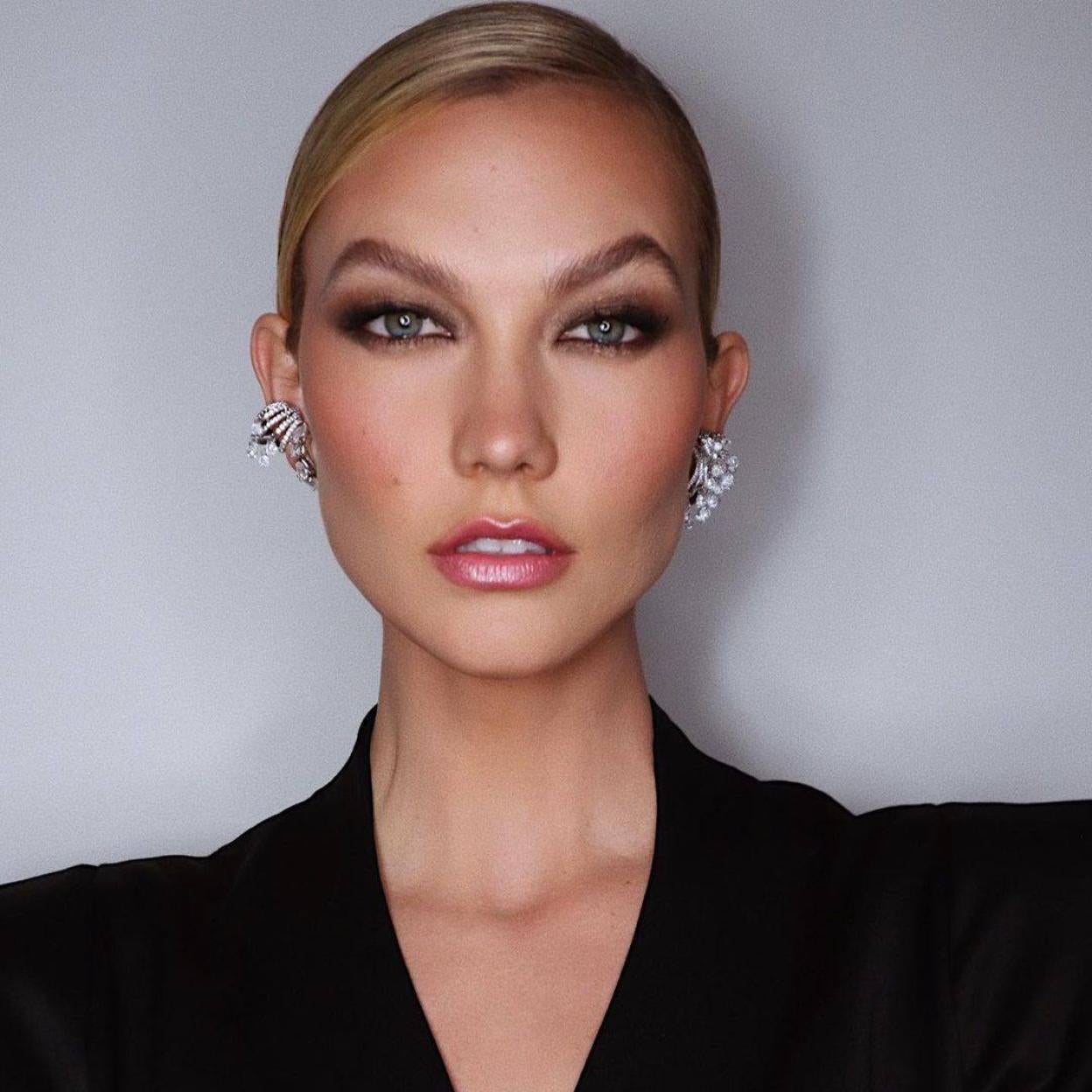 Pincha en la imagen para ver Estos son los cosméticos super ventas de las marcas de farmacia favoritas de los dermatólogos para un efecto buena cara