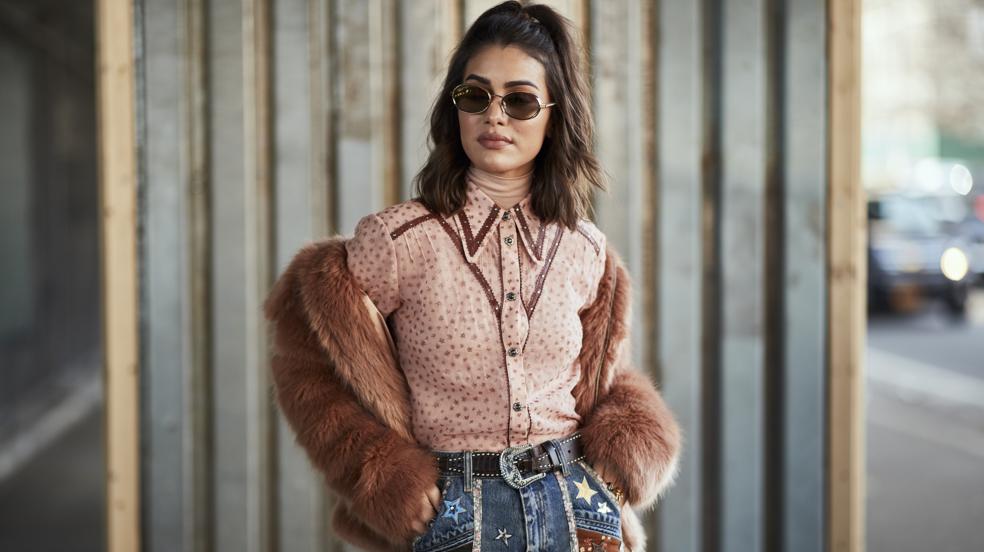 Las camisas estampadas de Zara son la prenda que necesitas para conseguir un look con pantalones envidiable