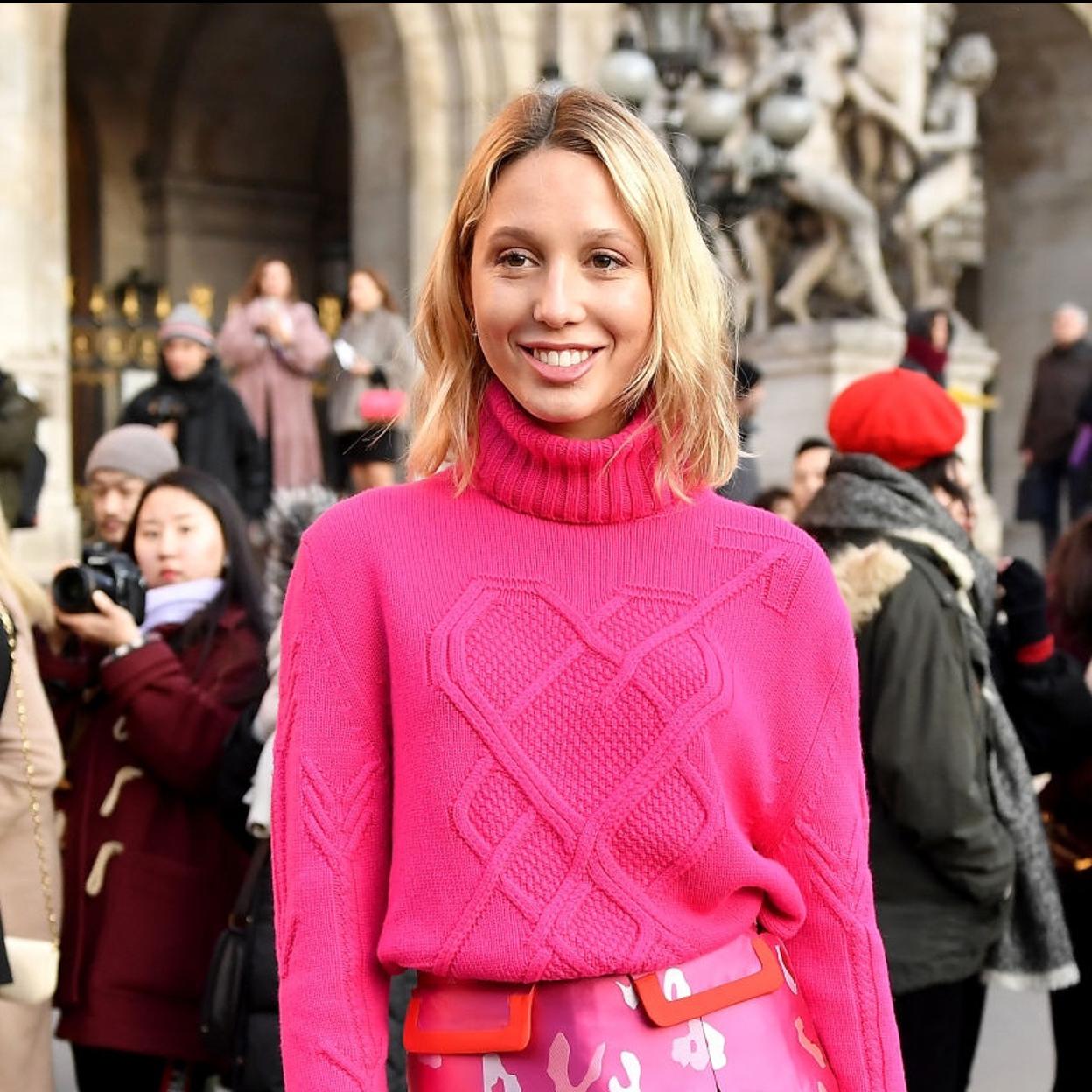 Pincha para ver de Olympia de Grecia a Sassa de Osma: las royals mejor vestidas (y con los vestuarios de lujo más envidiables)