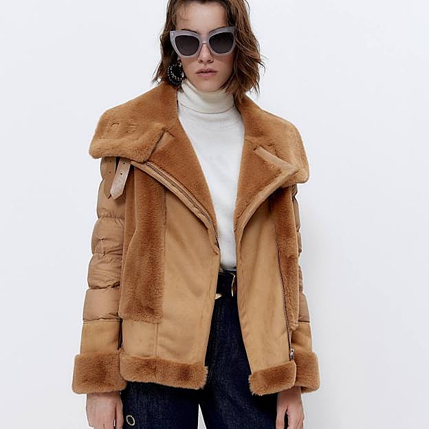 Imagen principal - El abrigo definitivo de este otoño-invierno es una parka camel acolchada con pelo super sofisticada