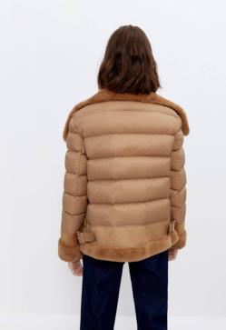 Imagen secundaria 2 - El abrigo definitivo de este otoño-invierno es una parka camel acolchada con pelo super sofisticada