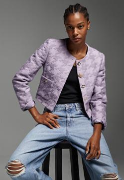 Imagen secundaria 2 - 1. Una chaqueta joya con un diseño realmente especial que llevarás sin parar con un simple pantalón negro. 2. Los estampados de cuadros tamvién funcionan en estos looks formales de fiesta. 3. El lila es uno de los colores de la temporada y no podía faltar en esta lista. 