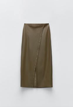 Imagen secundaria 2 - Jersey de punto y falda de tubo: 3 estilismos para que te apuntes al look de oficina que sienta bien en todas las tallas