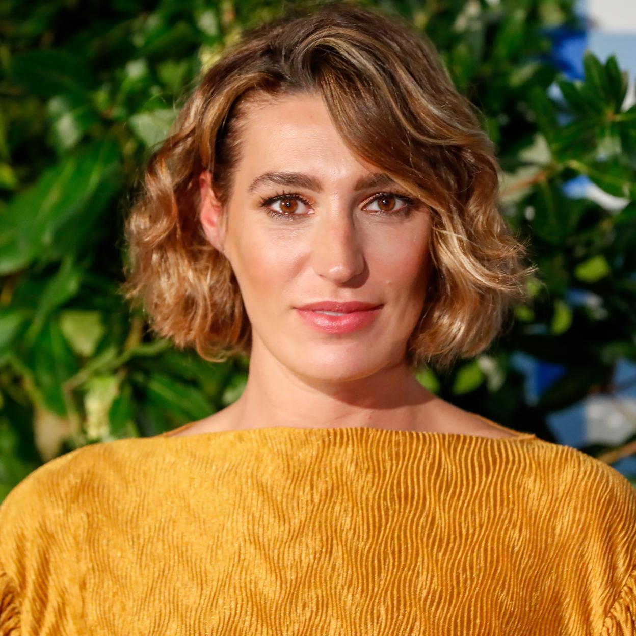 Pincha en la imagen para ver el peinado más favorecedor y fresco que tiene mil versiones, a cada cuál mejor.