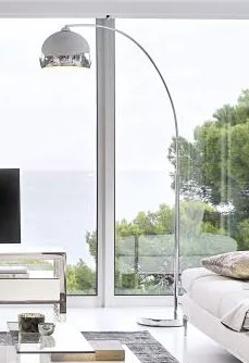 Imagen secundaria 2 - La versión de la lámpara Arco de Made.com cuesta 189 euros, y la de Maisons du Monde, 99.99 euros.