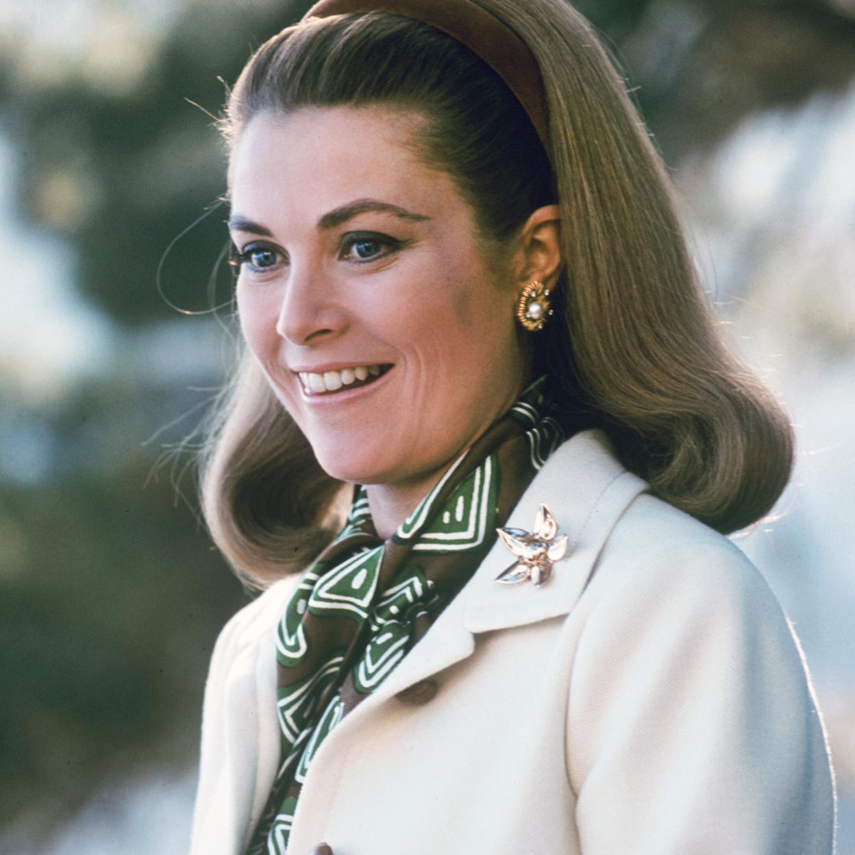 Pincha en la imagen para descubrir los peinados más estilosos de Carlota Casiraghi que ha heredado de su abuela Grace Kelly.