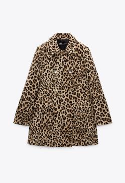 Imagen secundaria 2 - 1. Blusa satinada con print animal de Zara (25,99 euros). 2. Bailarinas de punta con estampado de leopardo de Zara (39,99 euros). 3. Abrigo con doble botonadura de Zara (59,99 euros). 