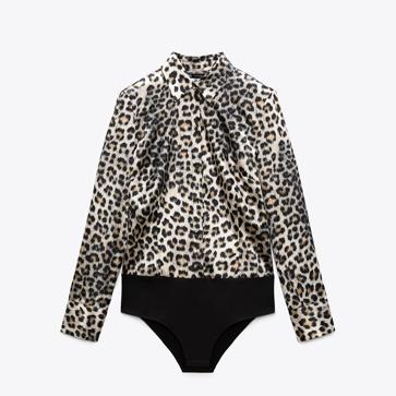 Imagen secundaria 1 - 1. Falda larga con estampado animal de Zara (29,99 euros). 2. Body satinado con cuelo alto de Zara (25,99 euros): 3. Pantalón flare con estampado de leopardo de Zara (25,99 euros). 