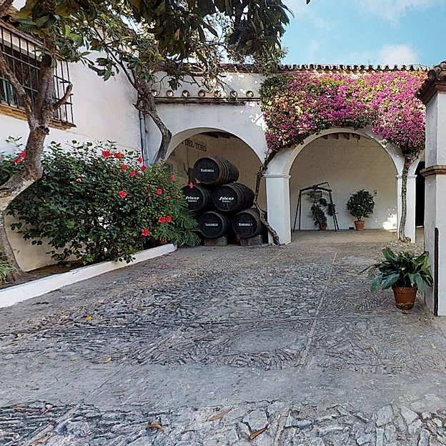 Imagen principal - Bodegas y escapadas: el maridaje perfecto para el próximo puente de diciembre