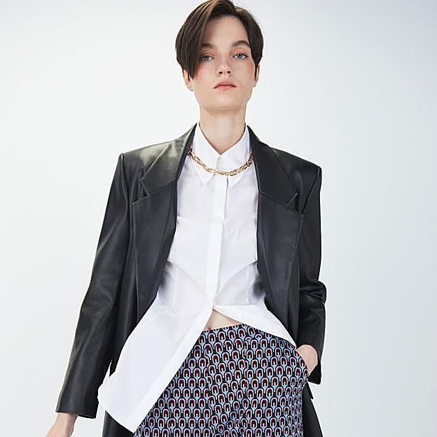 Flechazo por este favorecedor pantalón estampado de Sfera que combina con cualquier básico y que se va a agotar ya mismo