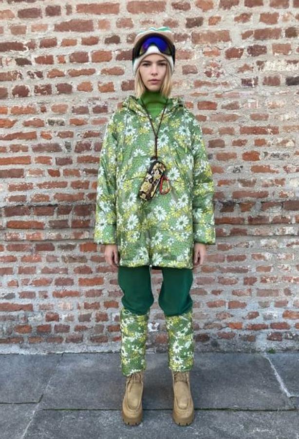 Cazadora tipo canguro en tonos verdes (49,95 euros).