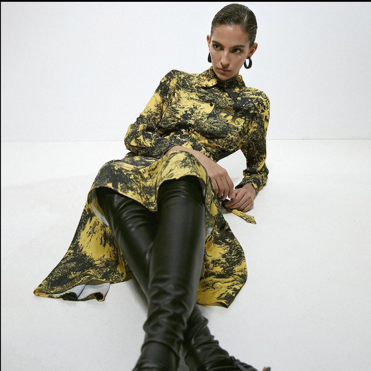 El estampado paisaje con aires románticos ha llegado a Sfera para elevar todos tus looks (pero solo queda en una prenda)