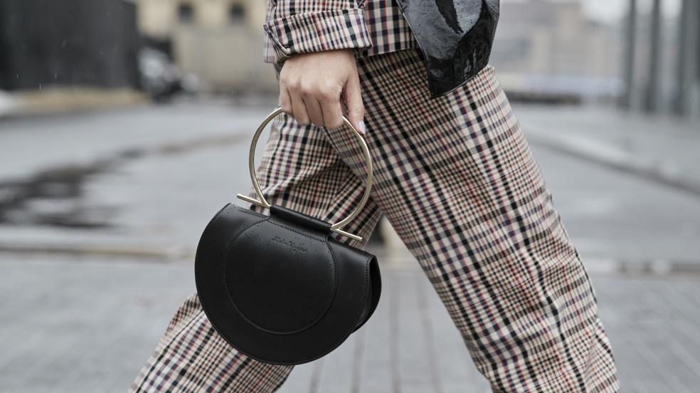 9 pantalones con estampado de cuadros para un look de otoño a la última