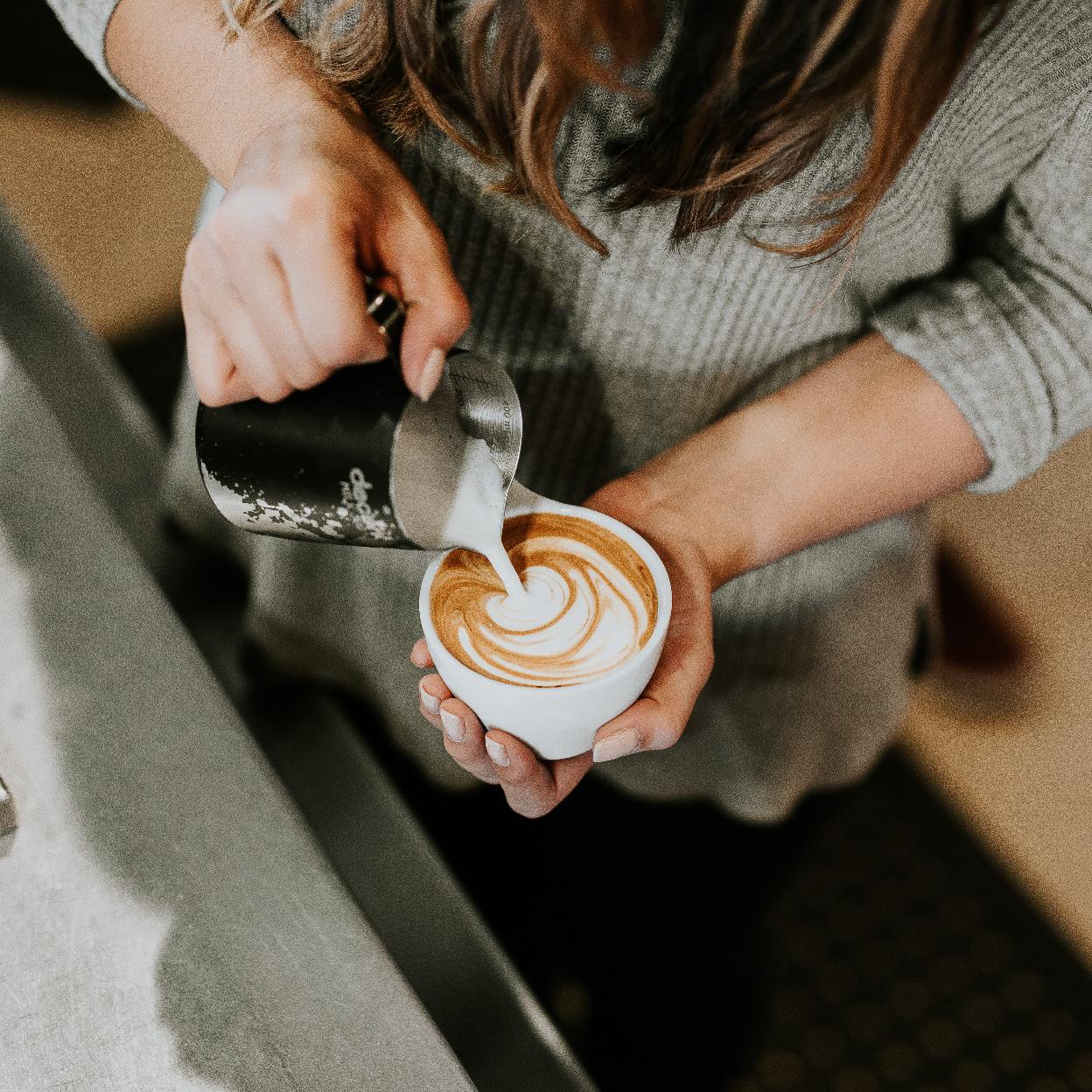 Ni starbucks ni Nespresso: café de especialidad (o specialty coffee), la nueva tendencia millennial que va a conseguir que te tomes por fin un buen café